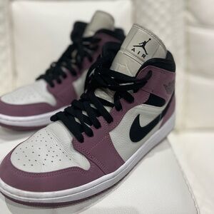 Jordan 1 Mid